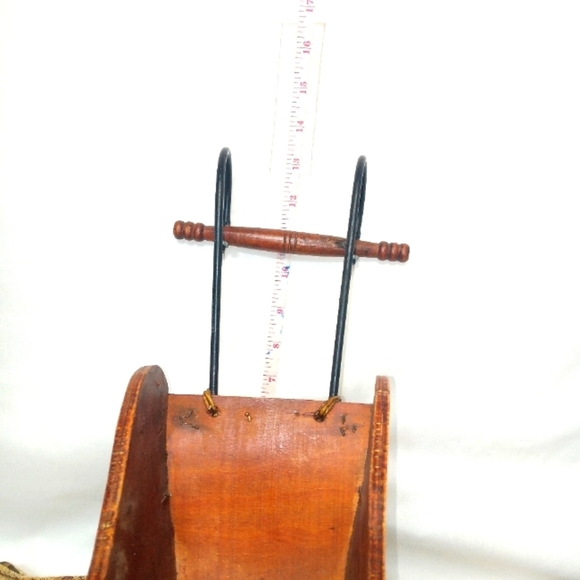 VINTAGE miniature sled with signed painting on the sides. - Picture 9 of 11
